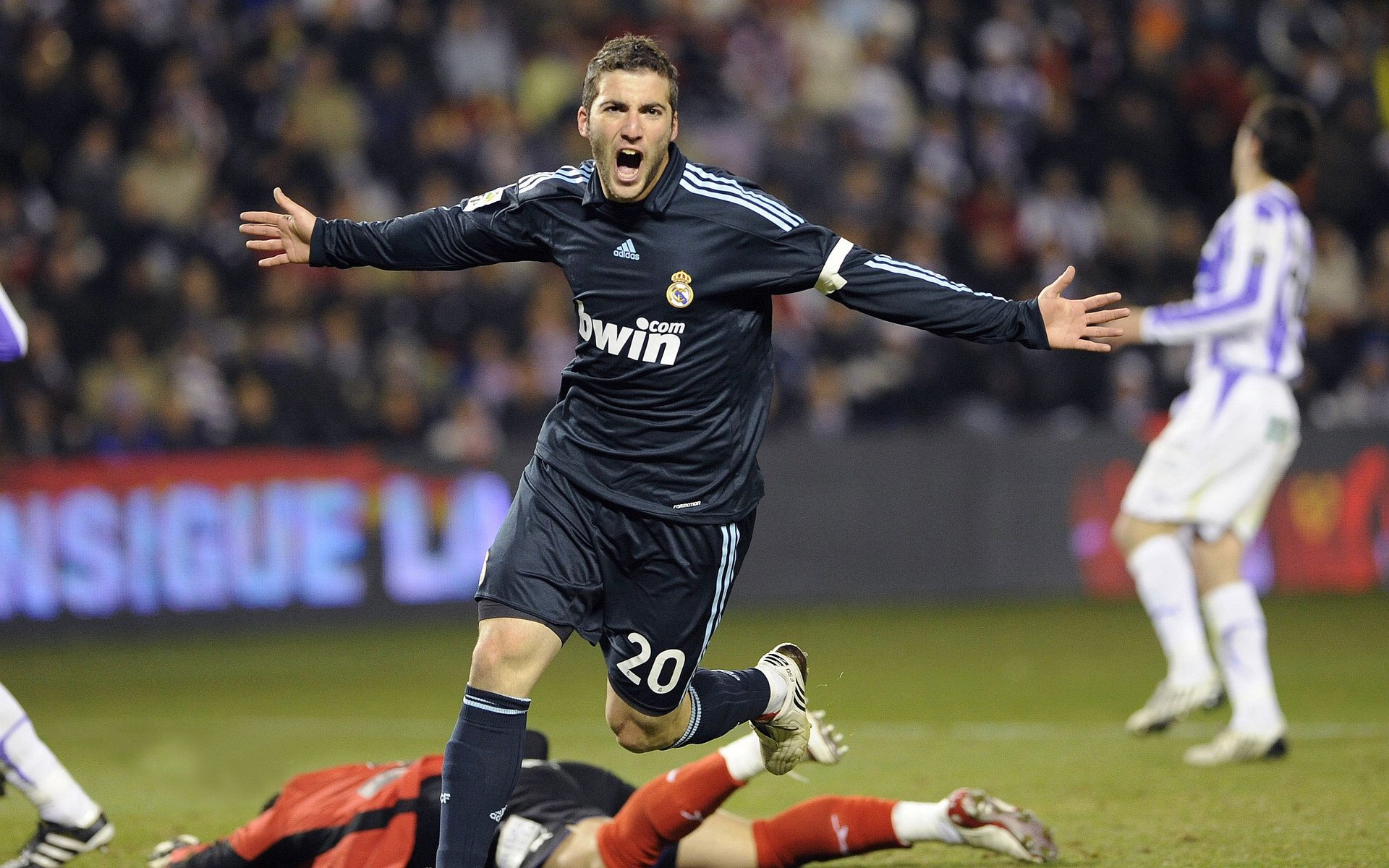 开云体育官网-沃尔夫斯堡阵痛调整，外援连环伤退成大问题，沃尔夫斯堡转会